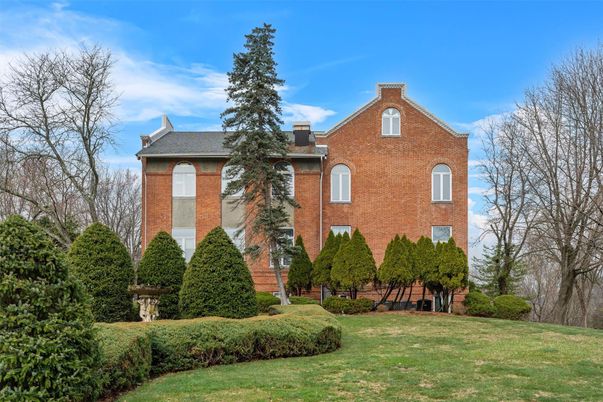 Exterior, Facade, Brick Facade, Brick Traditional
