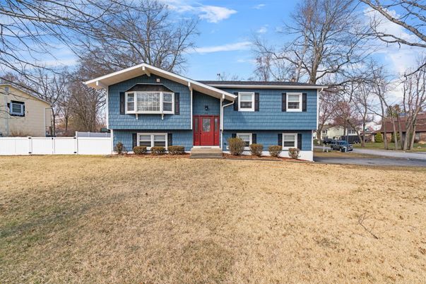 Exterior, Facade, Raised Ranch