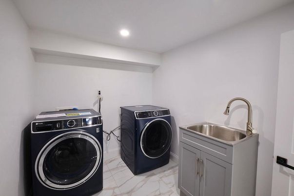 Interior, Marble, Recessed Lighting, Washer