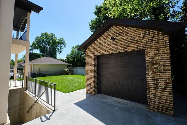 Detached Garage, Exterior