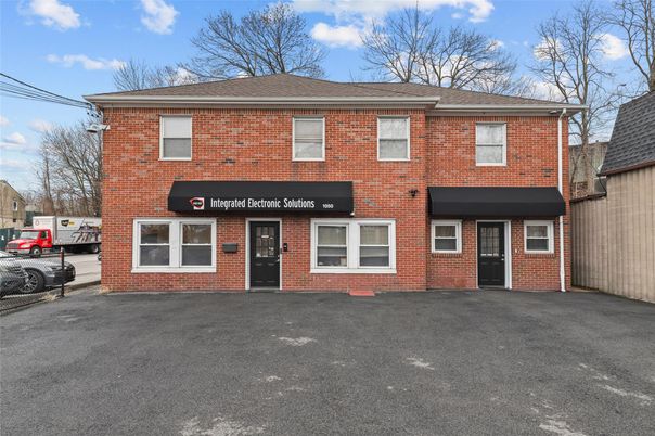 Exterior, Facade, Brick Facade, Georgian