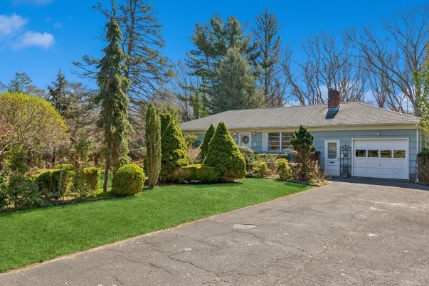 Attached, Exterior, Facade, Ranch