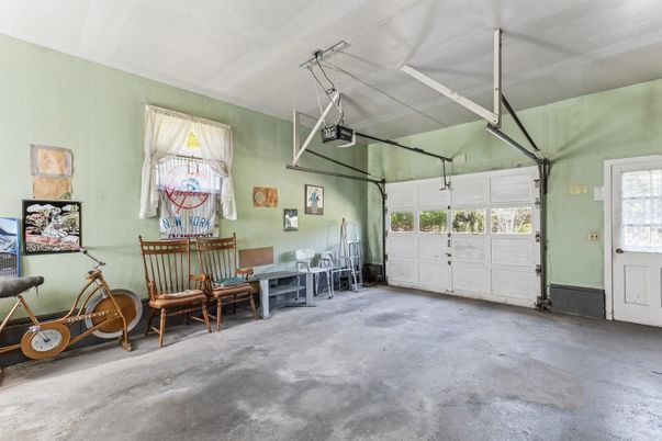Garage, Interior