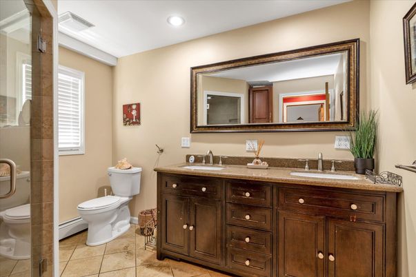 Bathroom, Dual Sink Vanities, Interior, Recessed Lighting