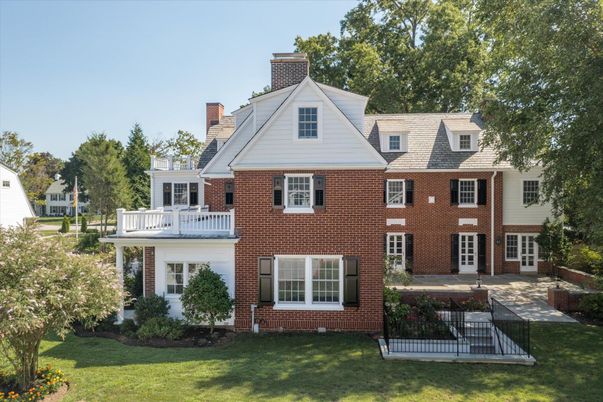 Exterior, Facade, Brick Facade, Georgian