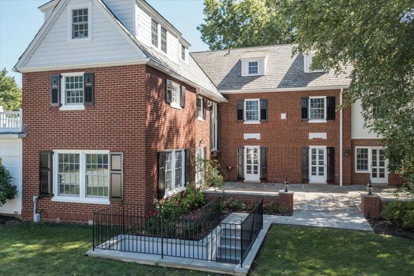 Exterior, Facade, Brick Facade, Georgian