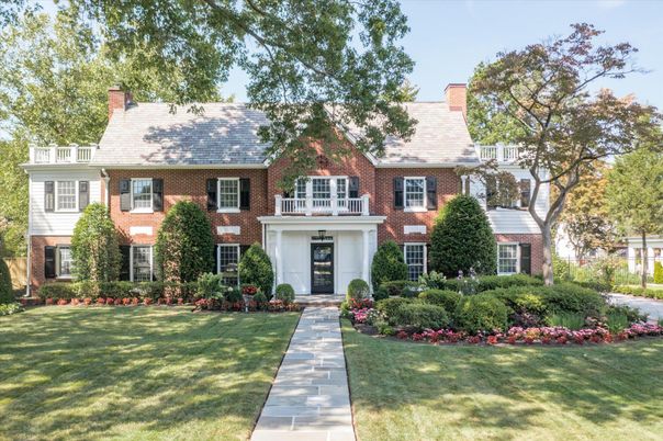 Exterior, Facade, Brick Facade, Georgian