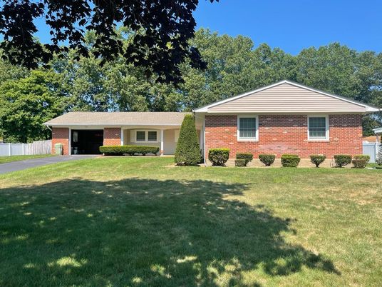 Exterior, Facade, Brick Facade, Ranch