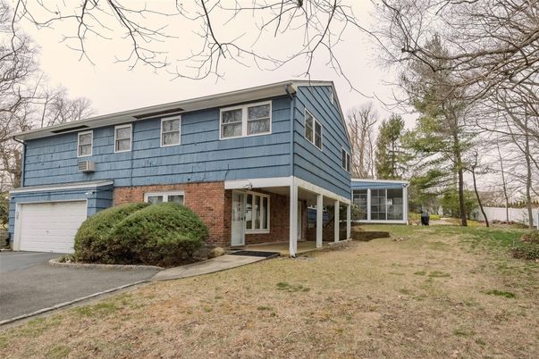 Attached, Exterior, Facade, Brick Facade, Raised Ranch