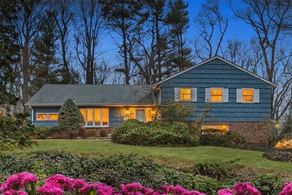Backyard, Exterior, Facade, Split Level