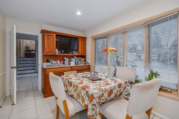 Dining room, Interior, Recessed Lighting