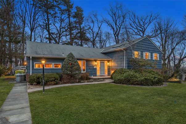 Backyard, Exterior, Facade, Split Level