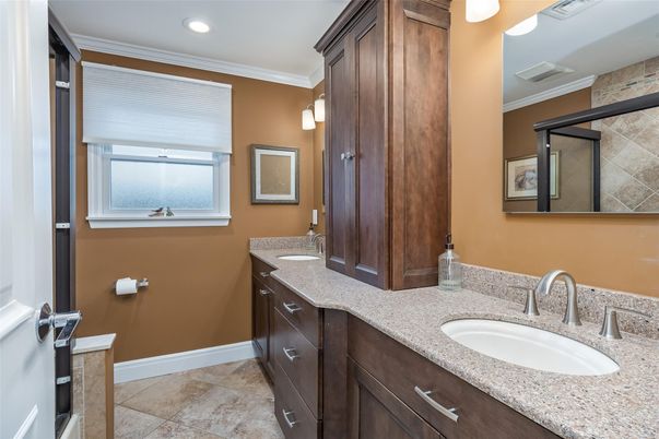 Bathroom, Dual Sink Vanities, Interior, Recessed Lighting
