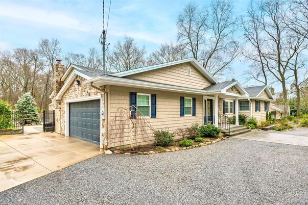 Attached, Exterior, Facade, Ranch