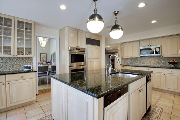 Chandelier, Dining room, Interior, Kitchen, Pendant Lights, Recessed Lighting, Stainless Steel Appliances