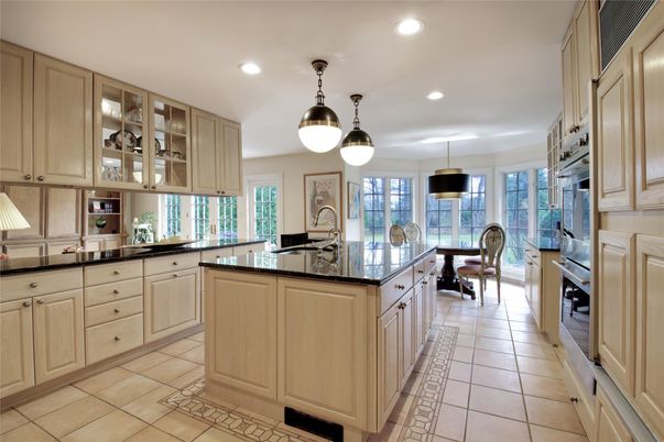 Dining room, Interior, Kitchen, Pendant Lights, Recessed Lighting, Stainless Steel Appliances