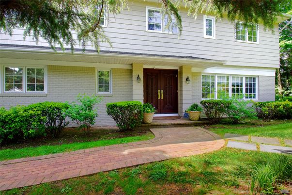 Exterior, Facade, Brick Facade, Ranch
