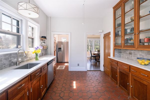 Dining room, Interior, Kitchen, Pendant Lights, Stainless Steel Appliances