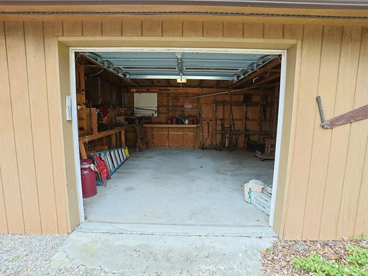 Exterior, Garage