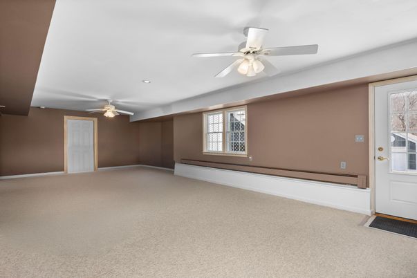 Empty room, Interior, Recessed Lighting