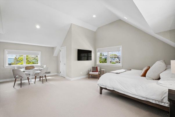 Bedroom, Dining room, Interior, Recessed Lighting