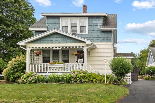 Exterior, Facade, American Foursquare