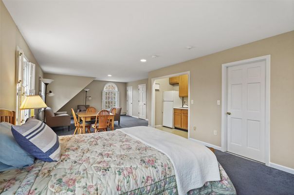Bedroom, Dining room, Interior, Recessed Lighting