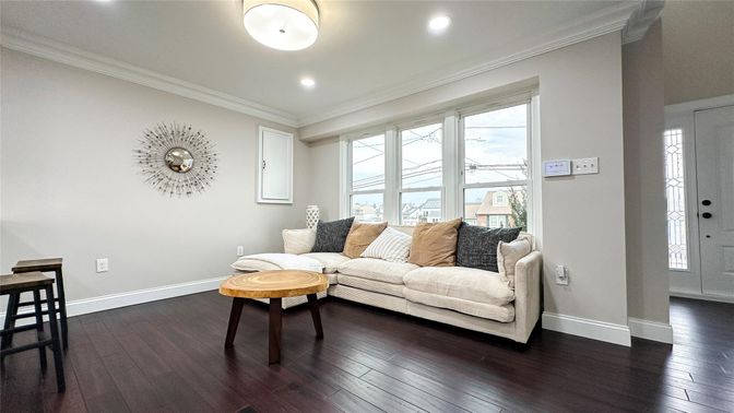 Interior, Living room, Recessed Lighting, Wood Texture Flooring