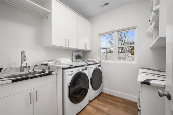 Interior, Washer, Wood Texture Flooring