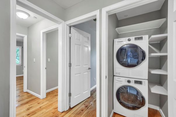 Interior, Utility Closets, Washer, Wood Texture Flooring