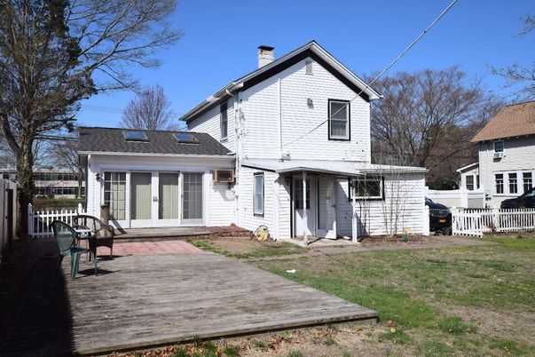 Backyard, Exterior, Facade, Queen Anne Victorian