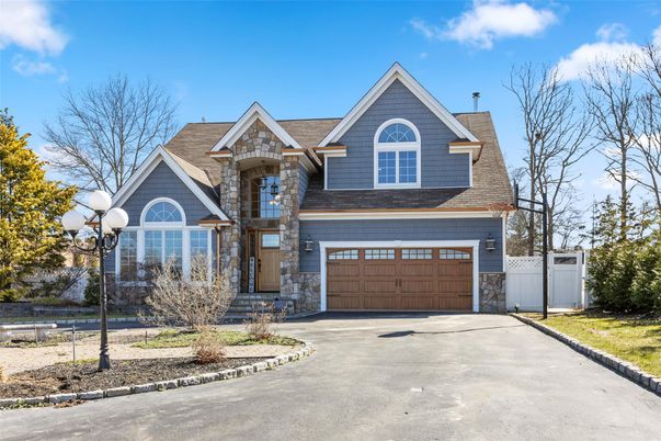 Attached, Exterior, Facade, Farmhouse