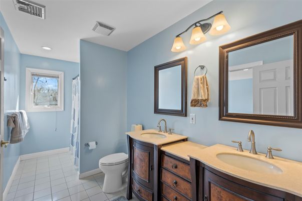 Bathroom, Dual Sink Vanities, Interior, Recessed Lighting