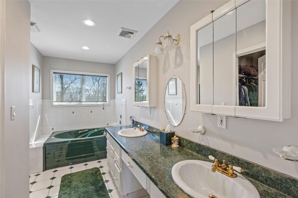 Bathroom, Dual Sink Vanities, Interior, Recessed Lighting