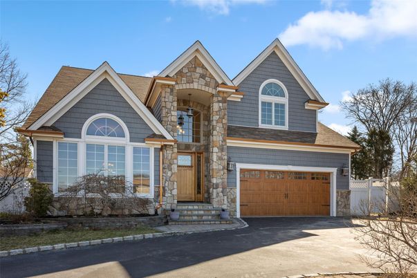 Attached, Exterior, Facade, Brick Traditional
