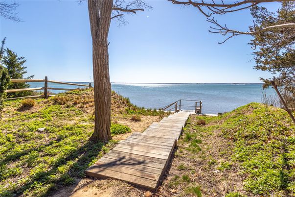 Exterior, Lake