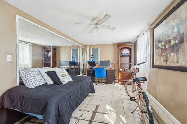 Home Office, Interior