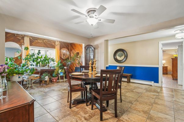 Dining room, Interior