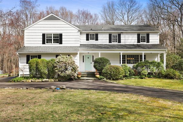 Exterior, Facade, Farmhouse