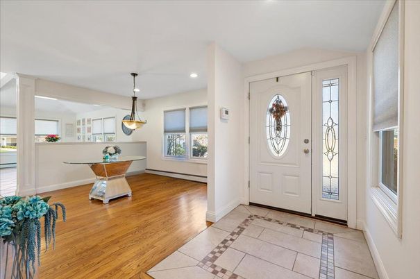 Interior, Pendant Lights, Recessed Lighting, Wood Texture Flooring