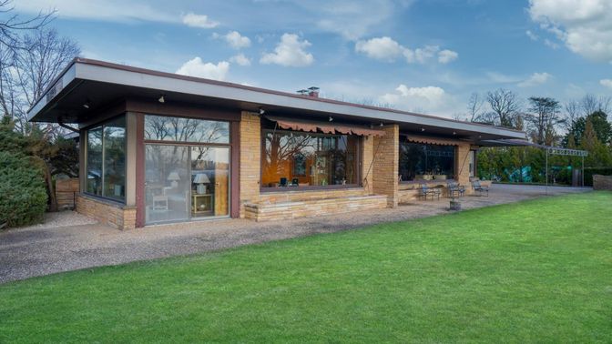 Backyard, Exterior, Facade, Brick Facade, Modern