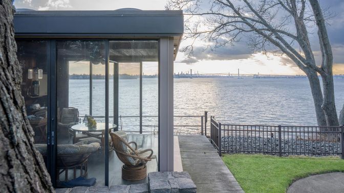 Exterior, Lake