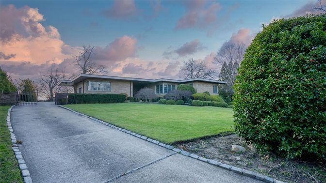Backyard, Exterior, Facade, Brick Facade, Ranch