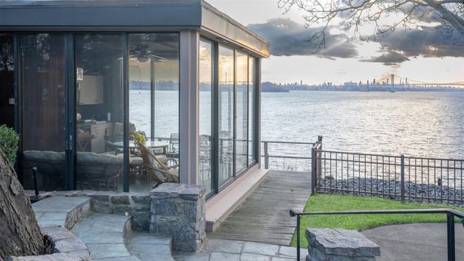 Exterior, Lake
