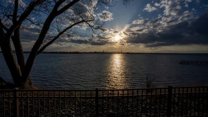 Exterior, Lake