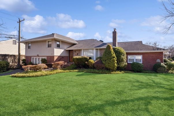 Backyard, Exterior, Facade, Brick Facade, Split Level