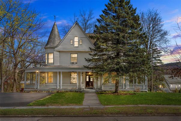 Exterior, Facade, Queen Anne Victorian