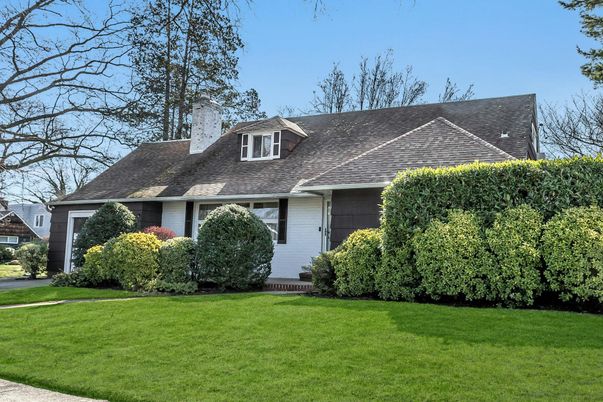 Exterior, Facade, Cape Cod