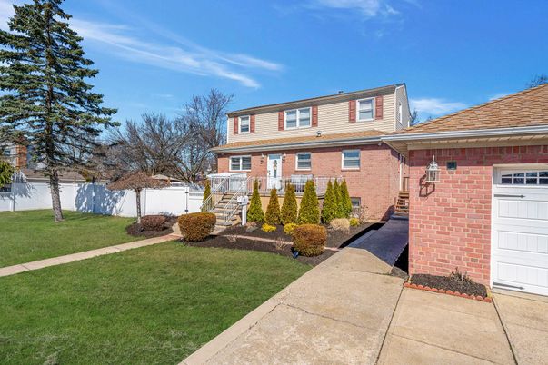 Attached, Exterior, Facade, Brick Facade, Split Level
