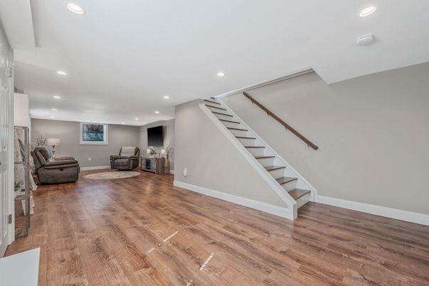 Interior, Recessed Lighting, Wood Texture Flooring